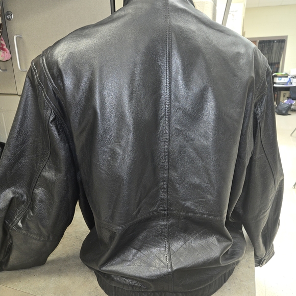 Members Only Black Leather Bomber Jacket - Picture 6 of 8